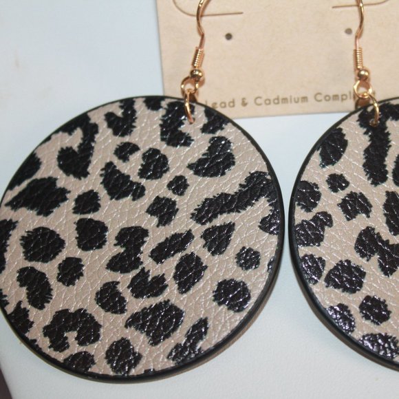 Leopard looking Print Western Earrings - Picture 2 of 2